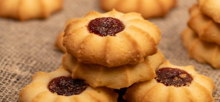 Готовим очень вкусненькое печенье с кремом и джемом