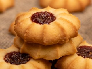 Готовим очень вкусненькое печенье с кремом и джемом
