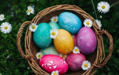 Як зробити великодні крашанки: швидкі способи пофарбувати яйця