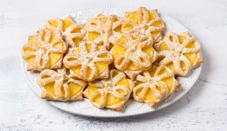 Слойки с ананасом: рецепт вкусной и эффектной выпечки