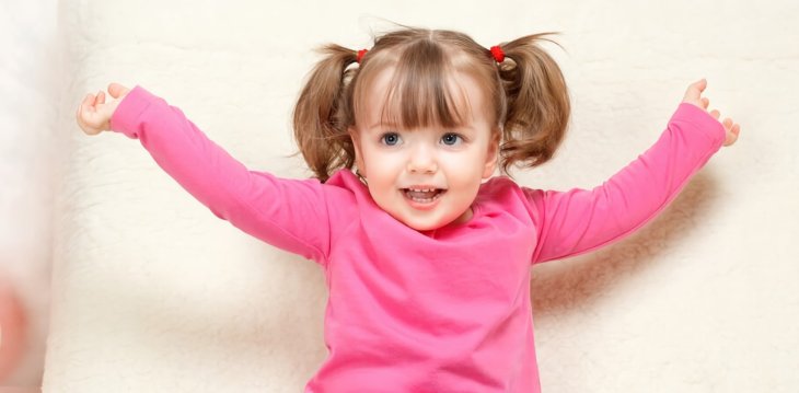 Мережі розсмішила кумедна мала з обручем (ВІДЕО)