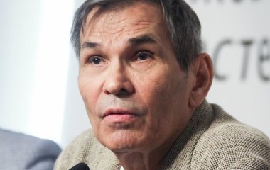 «Летал и неудачно приземлился»: Алибасова готовят к операции на позвоночнике