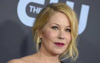 Прикута до ліжка через тяжку хворобу 54-річна Крістіна Епплгейт опинилась в лікарні