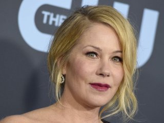 Прикута до ліжка через тяжку хворобу 54-річна Крістіна Епплгейт опинилась в лікарні