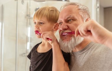 Как часто следует менять зубную щетку: ответ врачей