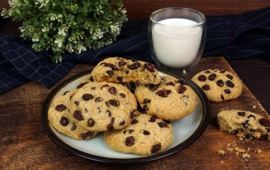 Апетитне розсипчасте печиво з родзинками: рецепт смачної випічки