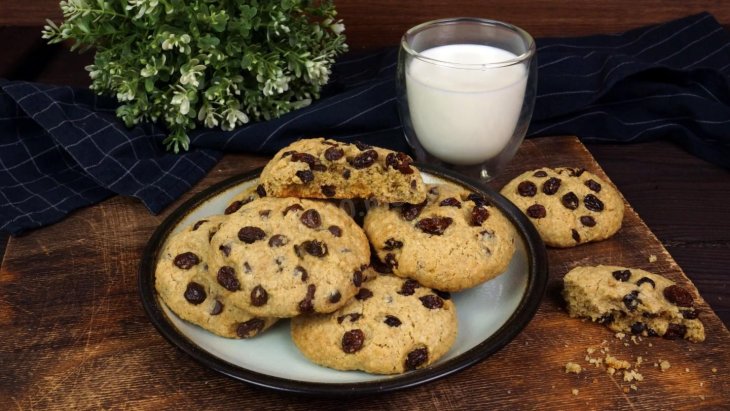 Апетитне розсипчасте печиво з родзинками: рецепт смачної випічки