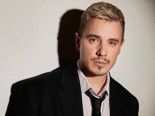 Вадима Олійника запідозрили у мобілізації: з'явились фото співака у військовій формі і зі зброєю