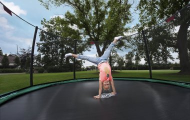 Стрибки без турбот: як обрати дитячий батут для щоденної активності