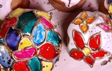 Великодній тренд 2025 року: вітражна глазур для паски — як її зробити