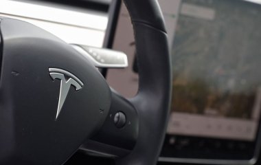 Сім'я потрапила в аварію на Tesla: її змусили виплатити компанії Маска $23 000 компенсації