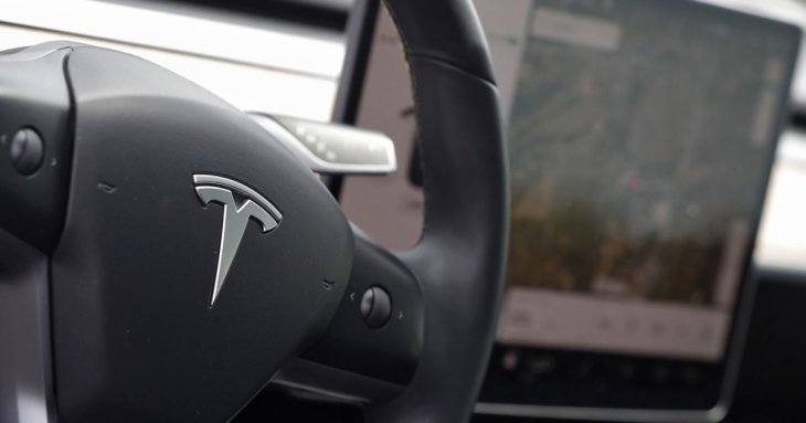Сім'я потрапила в аварію на Tesla: її змусили виплатити компанії Маска $23 000 компенсації