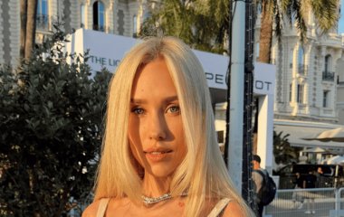 Даша Квіткова показала підготовку до весілля та заплакала просто під час примірки сукні