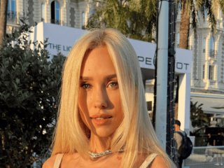 Даша Квіткова показала підготовку до весілля та заплакала просто під час примірки сукні