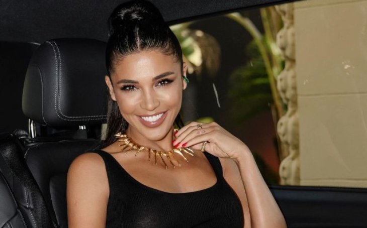 Санта Димопулос в минибикине похвасталась стройной фигурой на отдыхе