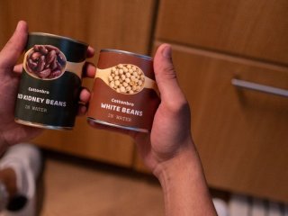 Про них часто забувають: які продукти варто мати вдома на випадок блекауту