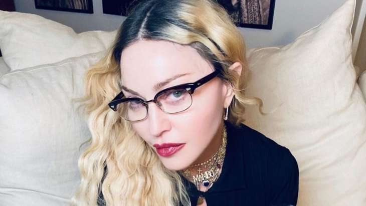 Мадонна поделилась редкими кадрами с шестью детьми и молодым бойфрендом