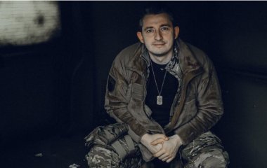 Коля Серга назвал единственного человека из РФ, с которым продолжает общаться: 