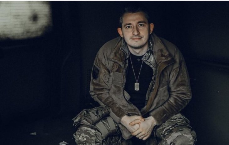 Коля Серга назвал единственного человека из РФ, с которым продолжает общаться: 