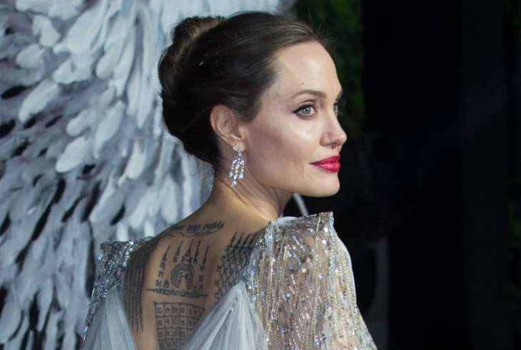 «Не мылась три дня»: Анджелина Джоли превратилась в «живой улей» для социального ролика (Фото)