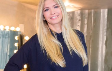 Вера Брежнева встречается с поклонниками за кулисами