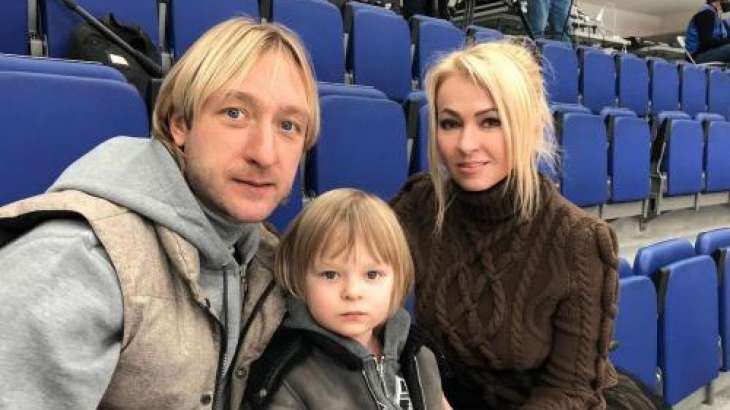 Сын Яны Рудковской и Евгения Плющенко не будет ходить в школу
