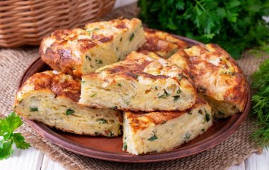 Легкий пирог с кабачком и капустой на ужин: начинка как на ладони