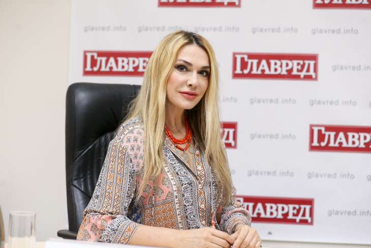 Ольга Сумская отправилась на шопинг в платье-вышиванке