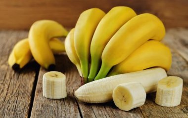 Вызывают расстройство желудка и не только: медики назвали продукты, которые вредно есть на ночь