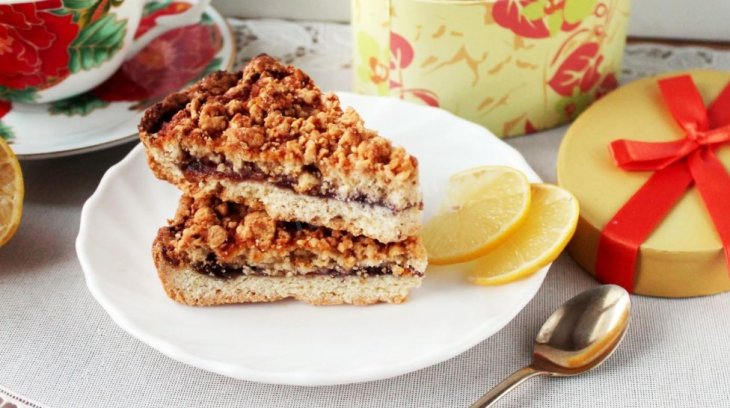 На скорую руку: рецепты пирогов с вареньем в мультиварке