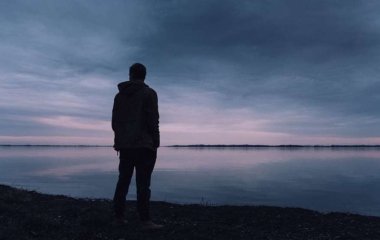 Позитивна самотність: вісім способів, як знайти щастя, навіть коли ви почуваєтеся одинокими