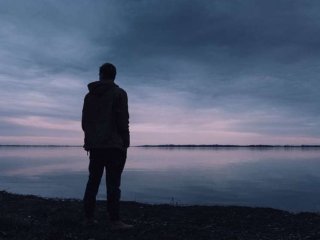 Позитивна самотність: вісім способів, як знайти щастя, навіть коли ви почуваєтеся одинокими