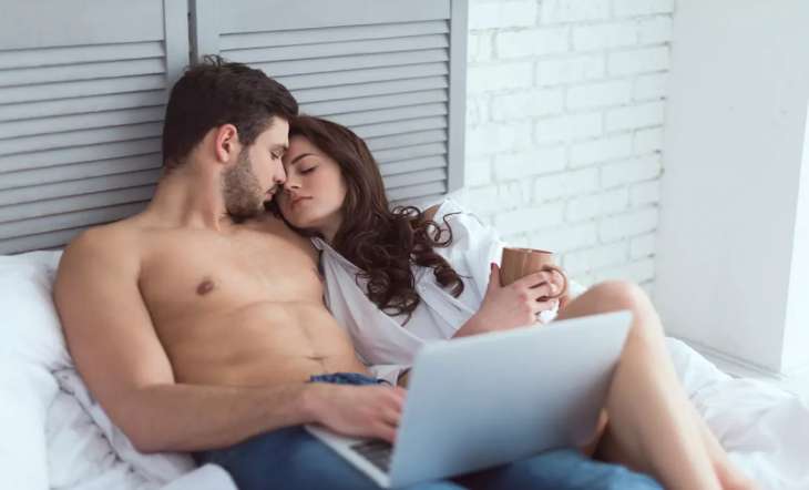 Что делать, если расстраиваешься, когда партнер смотрит порно