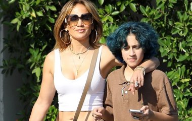 Дженнифер Лопес заметили с дочерью Эммой на шопинге в Лос-Анджелесе