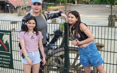 Камалия восхитила улыбающимся фото с подросшими дочерьми от Мохаммада Захура