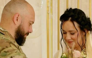 Вагітна Соломія Вітвіцька показала весільну церемонію з військовим і розчулила фанів