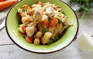 Спагетти с грибным рагу и овощным соком