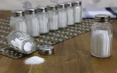 Чому з хворим серцем заборонено їсти сіль