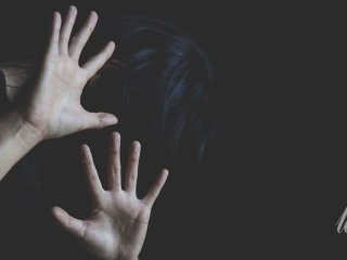 В Ужгороді засудили чоловіка, бо він торкався до грудей жінки