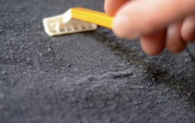 Як українською називаються «катишки» на одязі
