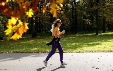 Лікар пояснила причину появи болю в боці під час бігу