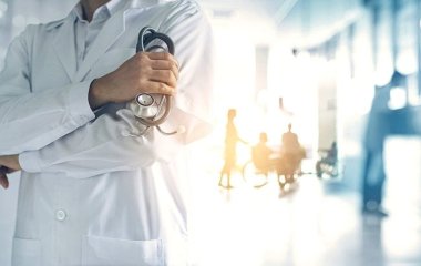 Дивні плями на ногах 4-річної дівчинки виявили небезпечну хворобу: її врятувала 2-річна сестра
