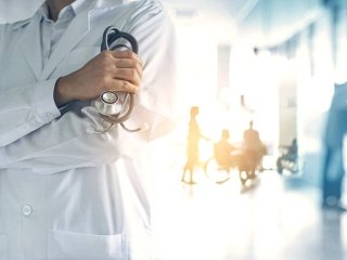 Дивні плями на ногах 4-річної дівчинки виявили небезпечну хворобу: її врятувала 2-річна сестра