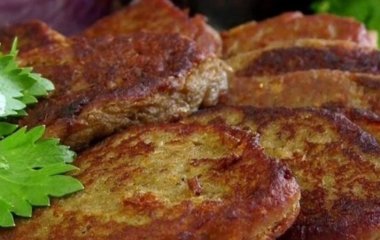 Бюджетно и очень вкусно: как приготовить котлеты из баклажанов и гречки на обед