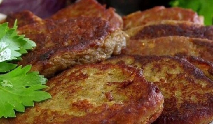 Бюджетно и очень вкусно: как приготовить котлеты из баклажанов и гречки на обед