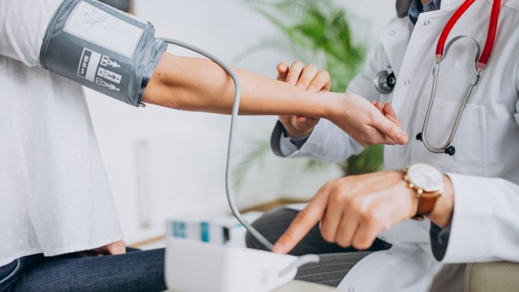 Что делать при пониженном давлении: кардиологиня дала советы для здоровья