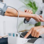 Что делать при пониженном давлении: кардиологиня дала советы для здоровья