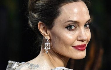 Анджелина Джоли провела онлайн-встречу и обсудила пандемию коронавируса