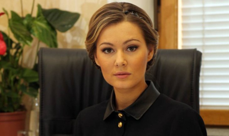 Мария Кожевникова произвела впечатление авторским платьем