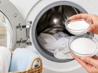 Італійки додають це до порошку: речі стають м’якими, ідеально чистими та пахнуть свіжістю